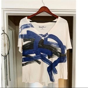 Lucky Brand - Geometric Lightweight V-Neck Tee